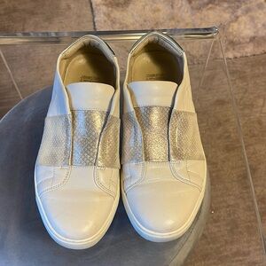 Johnston and Murphy women’s sneaker size 7.